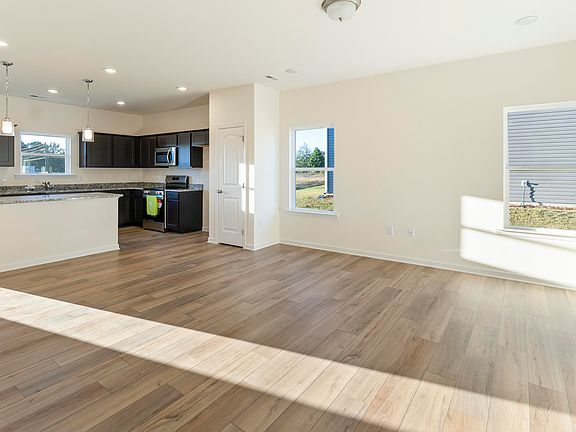 3rd image of 136 Bruce Dr