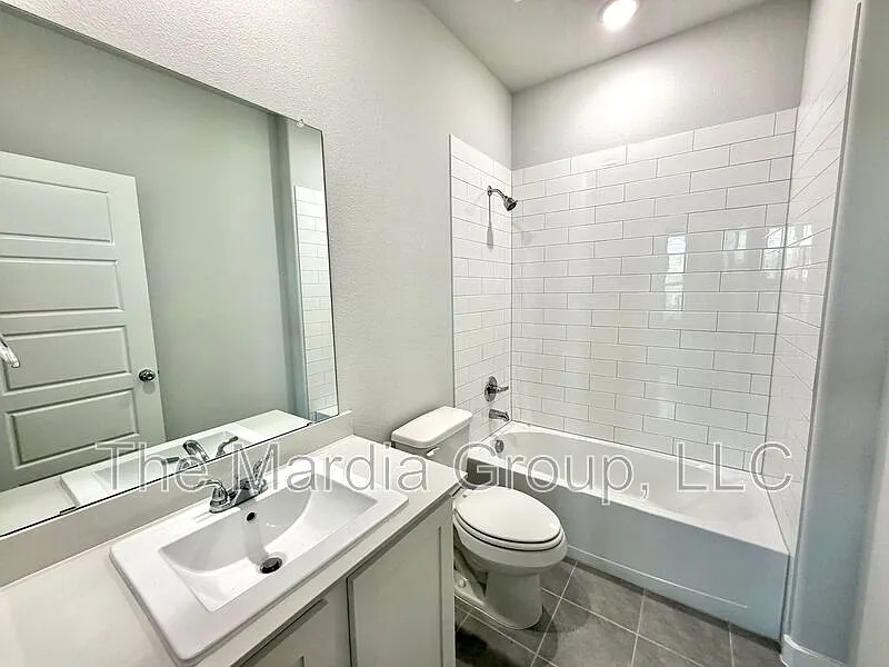 5 bed, 3.0 bath, 3139 sqft, $3,400 — Photo 4