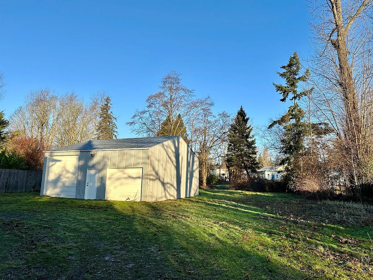 Building Photo - 3012 Alderwood Ave