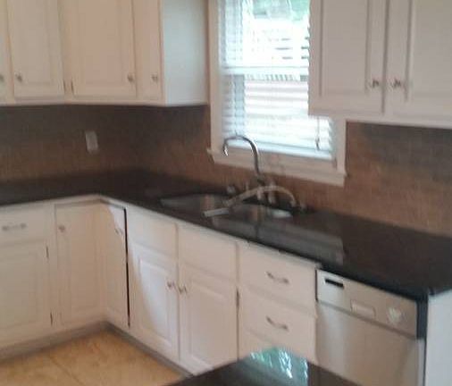 3rd image of 1095 Cleveland Ave S