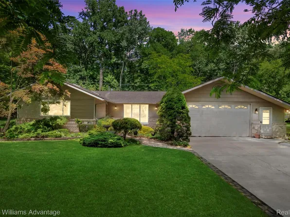 3650 Shirley St, Commerce Township, MI 48390