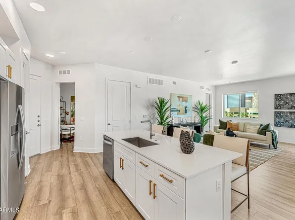 3131 N CENTRAL Avenue #3012, Phoenix, AZ 85012