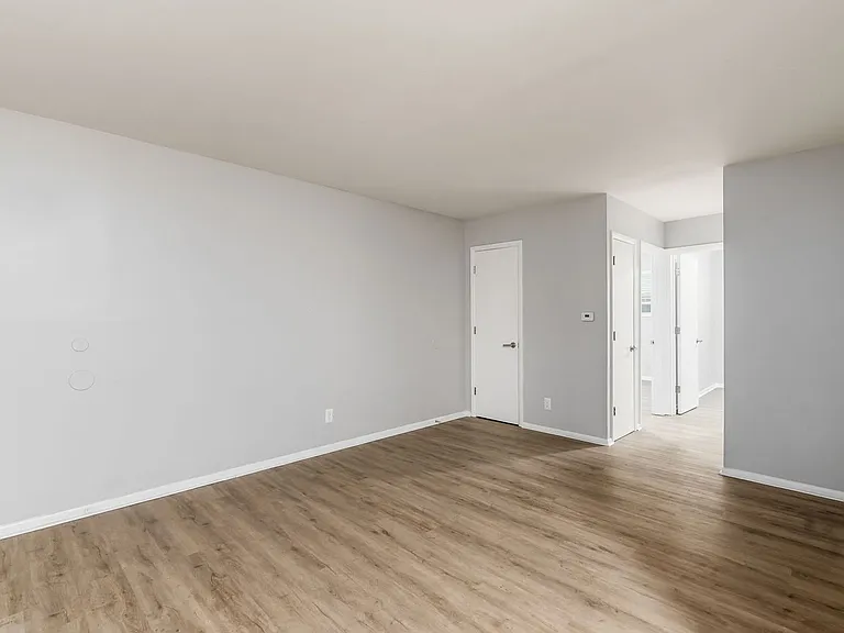 552 Riverview Dr #F — Photo 2
