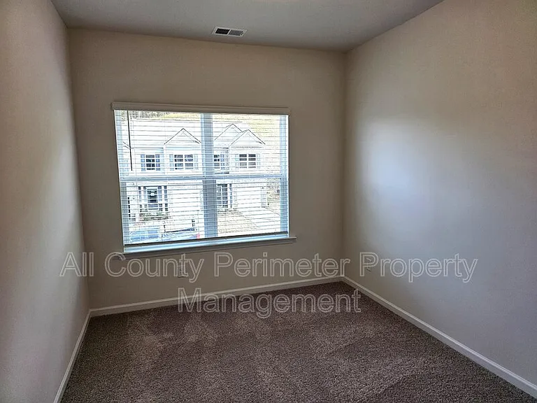 256 Dupont Dr — Photo 9