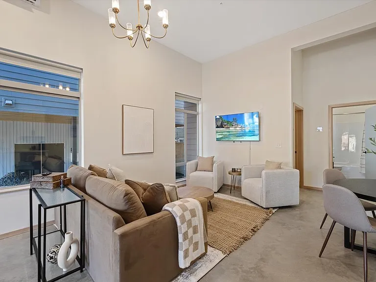 617 S Adams St #7 — Photo 8