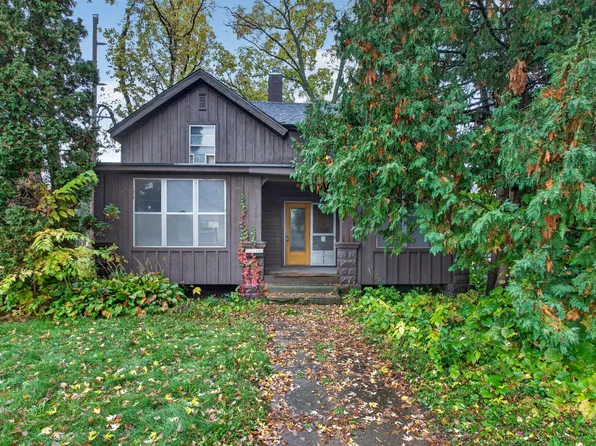 112 3rd St E, Jordan, MN 55352