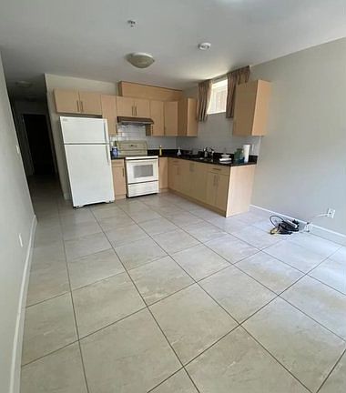 5th image of 31XX E 53rd Ave