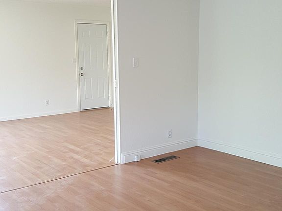 4th image of 4072 Crest Ct