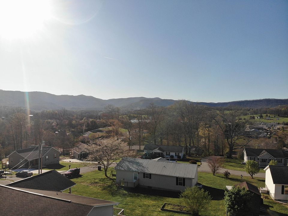 1st image of 226 Kay Springs Cir