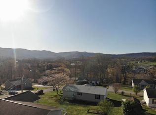226 Kay Springs Cir, Jacksboro, TN 37757