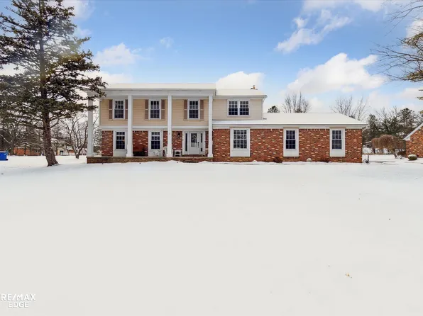 510 Charing Cross Dr, Grand Blanc, MI 48439