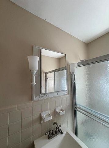 2nd image of 422 S Arnold Ave