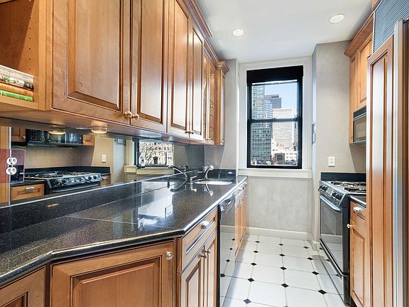 4th image of 212 E 48th St APT 7D