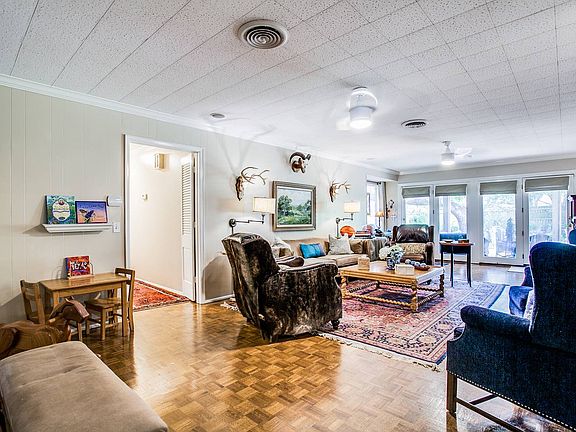 5th image of 242 Hillview Dr