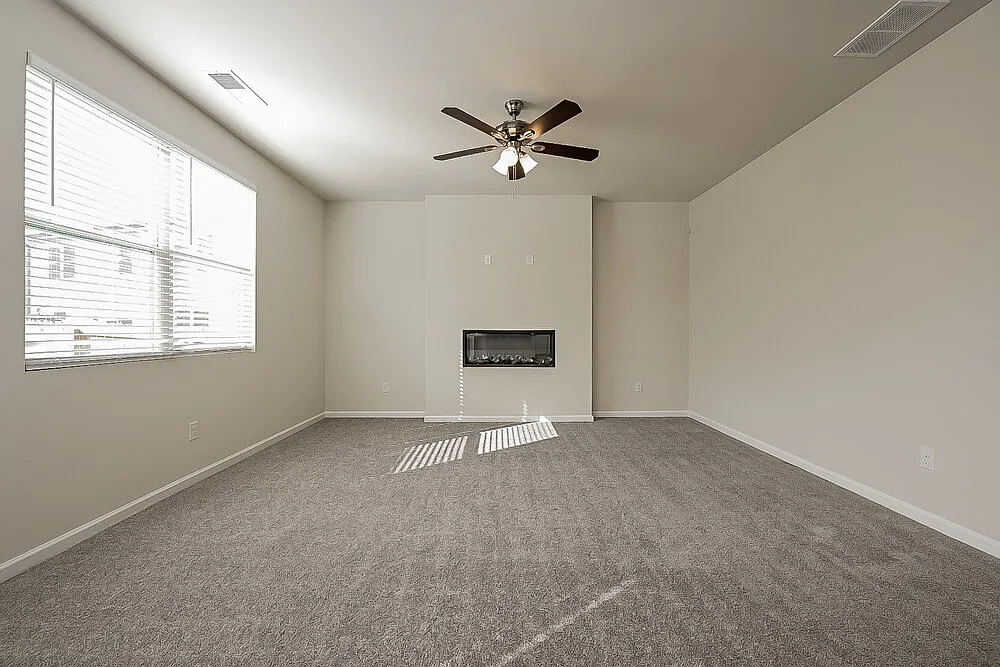 4 bed, 3.0 bath, 2570 sqft, $4,000 — Photo 4