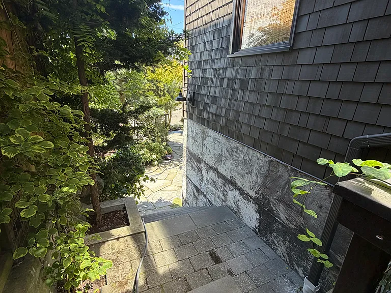 10th Ave W — Photo 3
