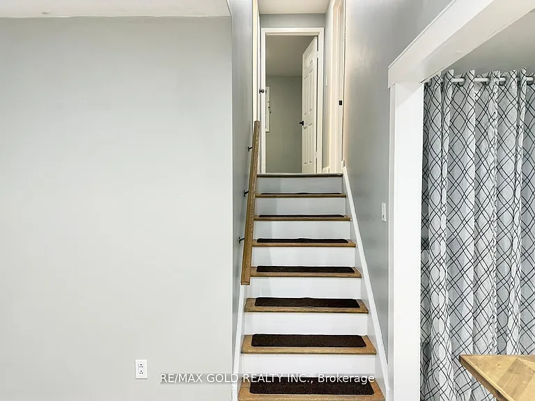 156 Mooregate Cres — Photo 15