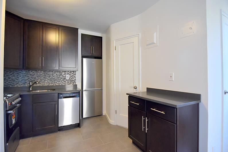 1st image of 125 Christopher St APT 5A