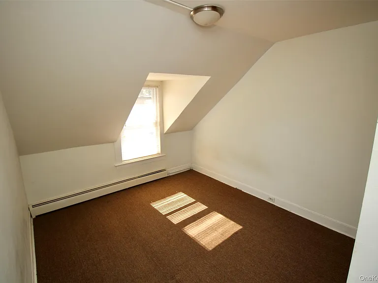 4 Schoolhouse Ln — Photo 10