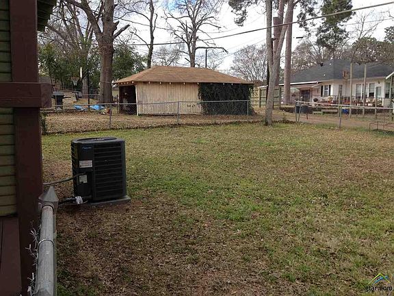 4th image of 632 Nacogdoches St