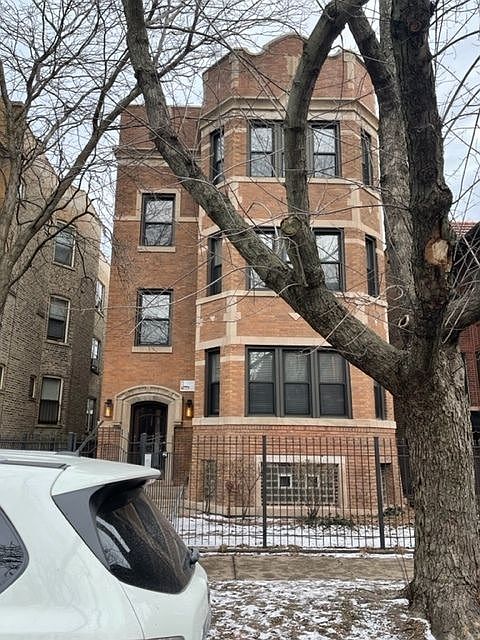 1st image of 6641 N Greenview Ave APT 3