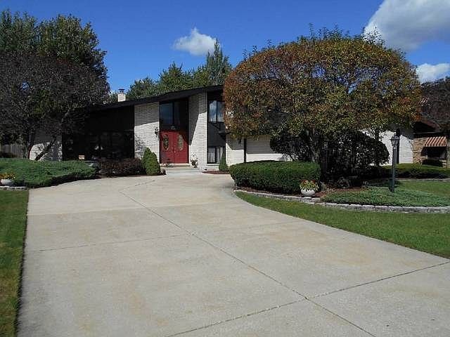 1st image of 6040 W 129th Pl