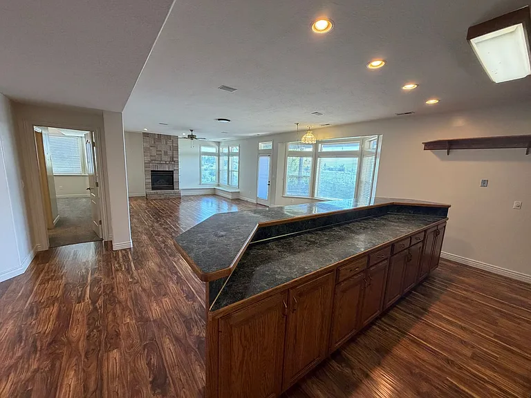 1835 N Beechwood Dr — Photo 35
