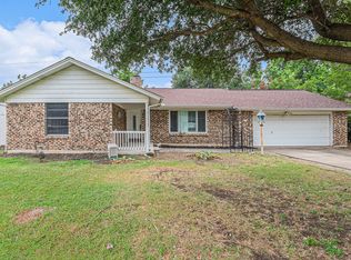 9005 Glenn Dr, White Settlement, TX 76108
