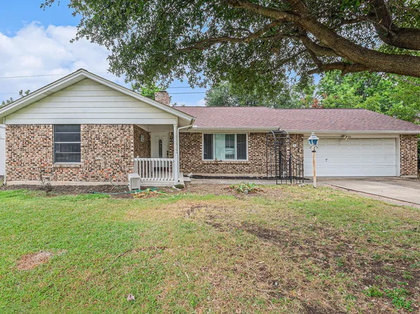 9005 Glenn Dr, White Settlement, TX 76108