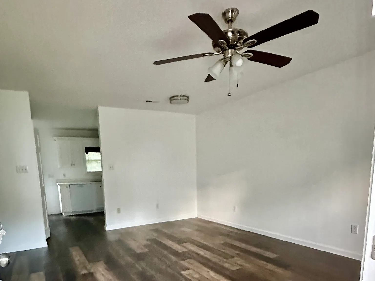 125 Evvalane Dr — Photo 3