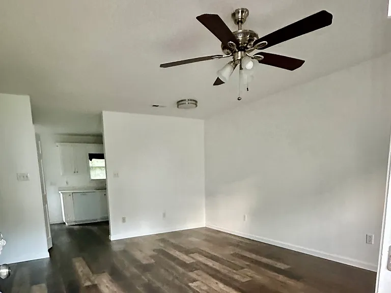 125 Evvalane Dr — Photo 3