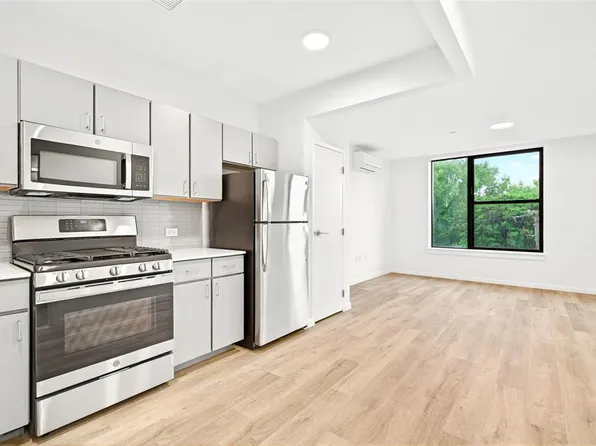 1731 Lacombe Avenue image 16 of 28