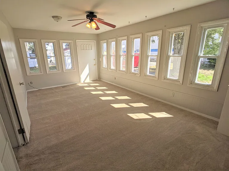 517 E Troy Ave — Photo 10