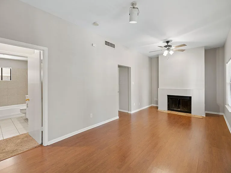 712 Graham Pl #203 — Photo 4