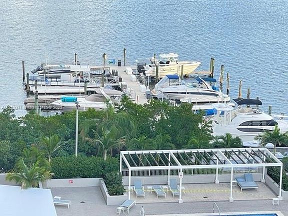 3rd image of 18071 Biscayne Blvd APT 803