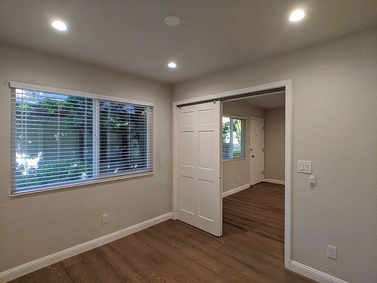 1811 Francisco St — Photo 15