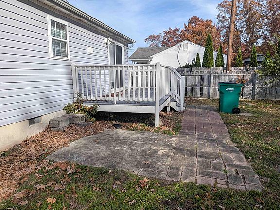 4th image of 106 Paterson Ave