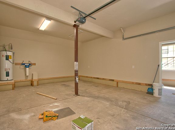 4th image of 241 Friendlywood Dr