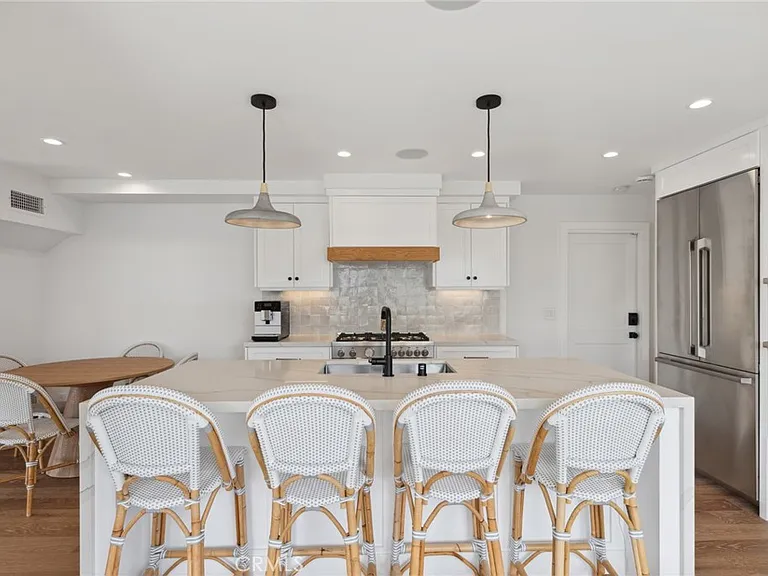 300 Coral Ave — Photo 8