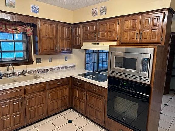 4th image of 2736 N Rockcreek Pkwy