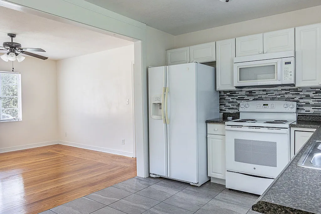 630 E Indiana Ave - P130! - 1 — Photo 2
