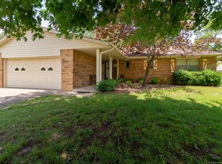 1021 Colonial Dr, Pryor, OK 74361