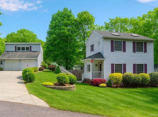 6 Maple Rd, Rocky Point, NY 11778