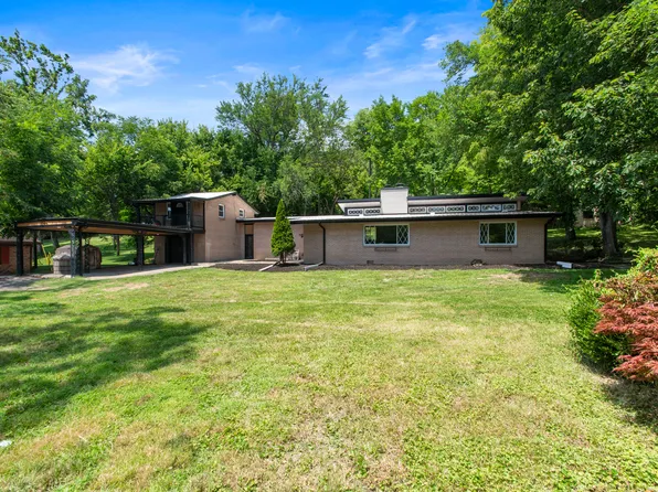 212 E Jackson St, Vevay, IN 47043
