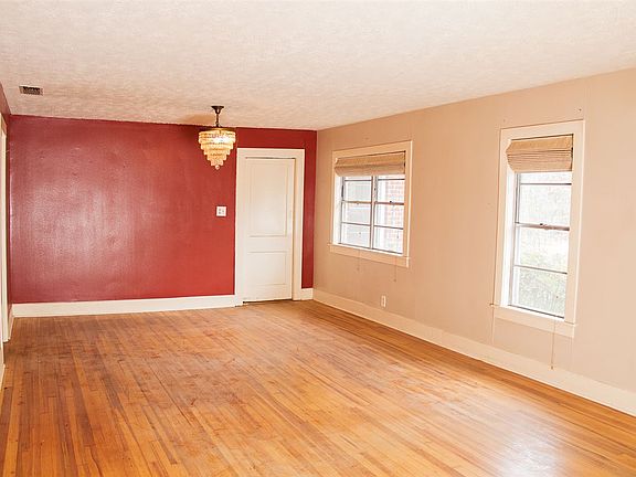 4th image of 501 N Live Oak St