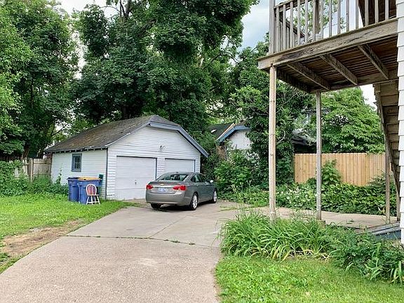 3rd image of 212 Carlton Ave SE #2