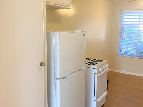 5th image of 2115 Placentia Ave APT 26