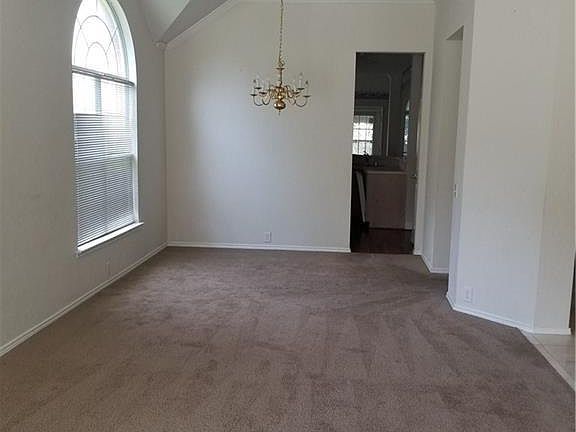 5th image of 705 Saint Johns Dr