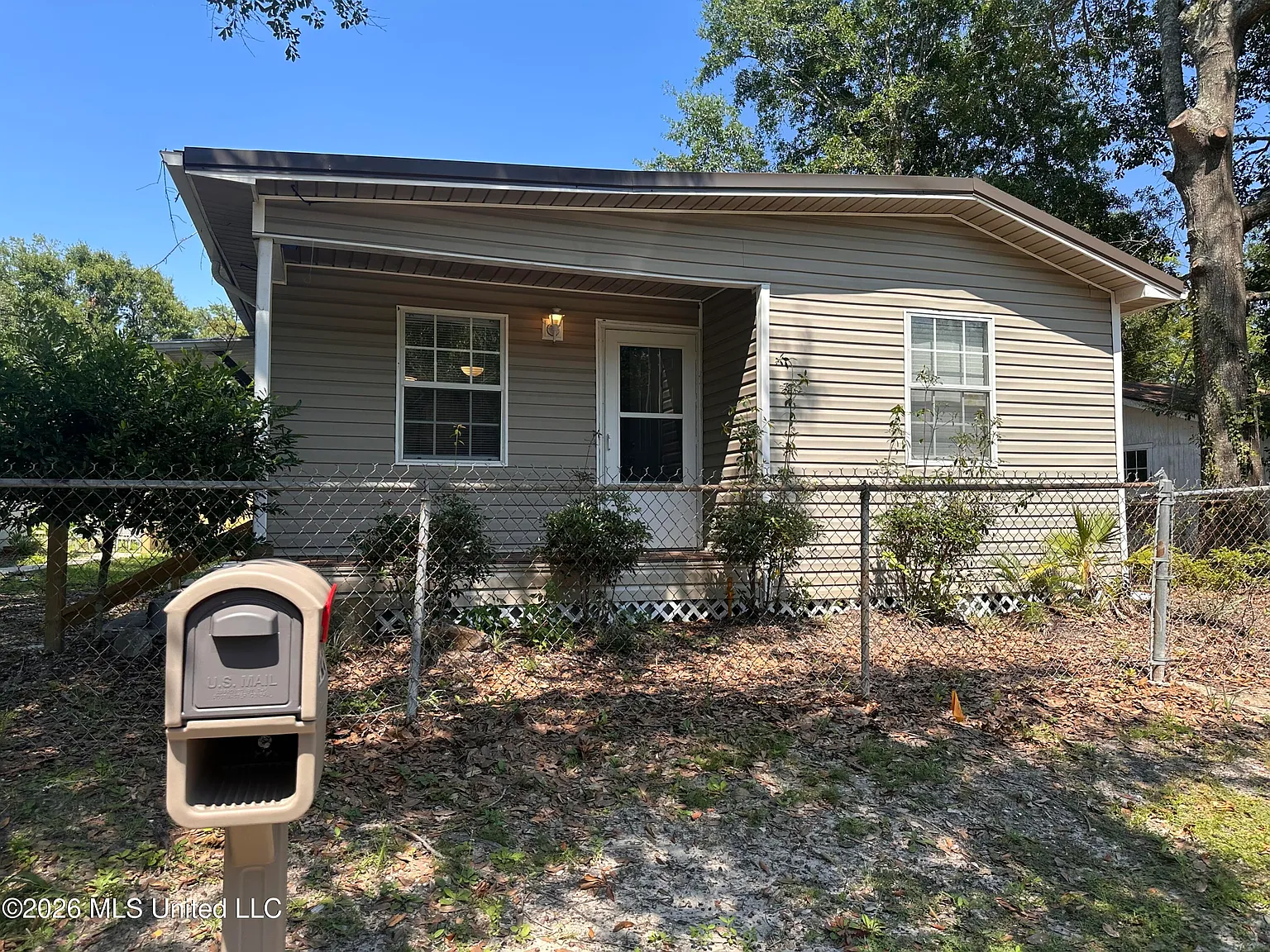 3 bed, 2.0 bath, 1076 sqft, $1,500 — Photo 1