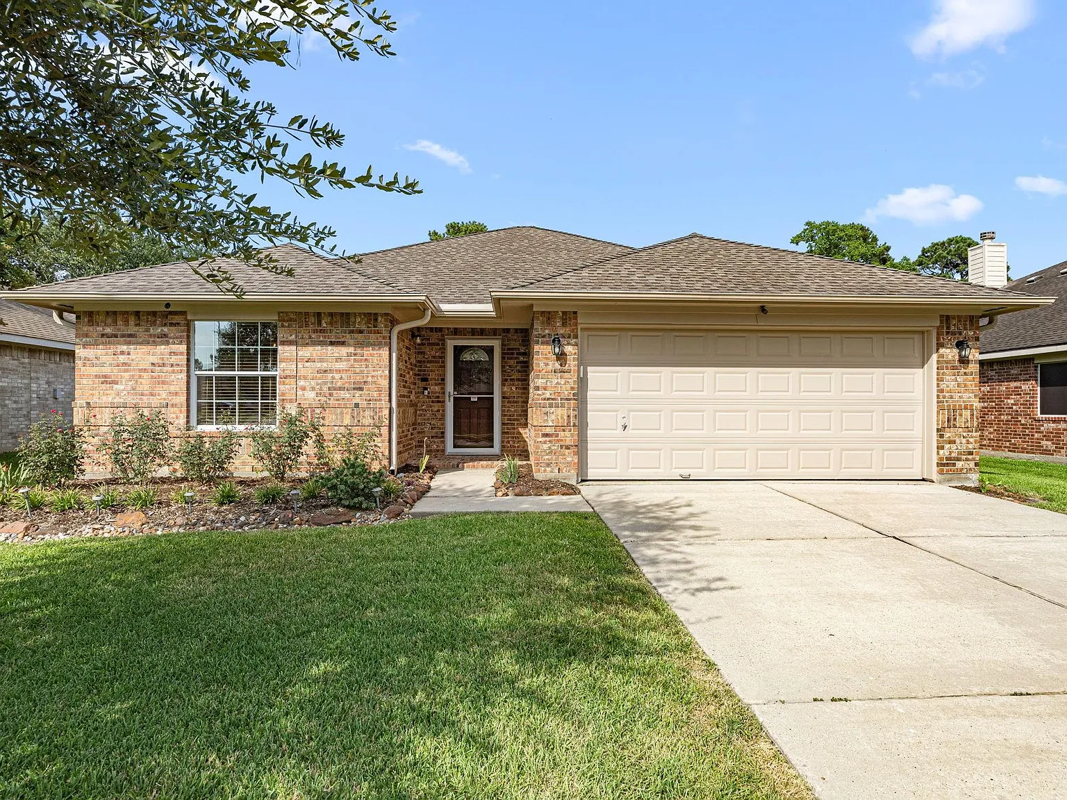 3 bed, 2.0 bath, 1649 sqft, $1,995 — Photo 3